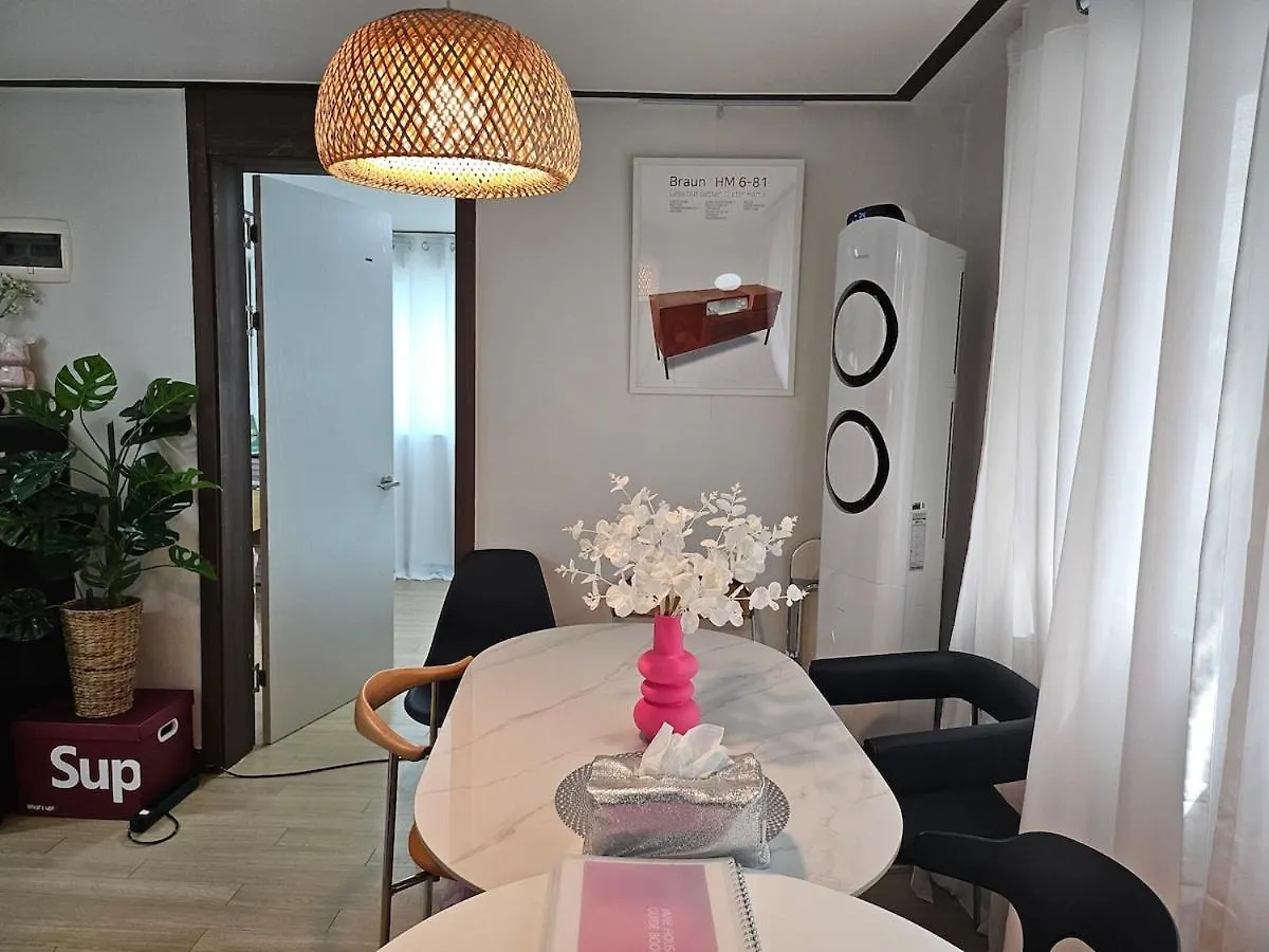 Apartament Chungmuro Station Near Myeongdong Seul Korea Południowa